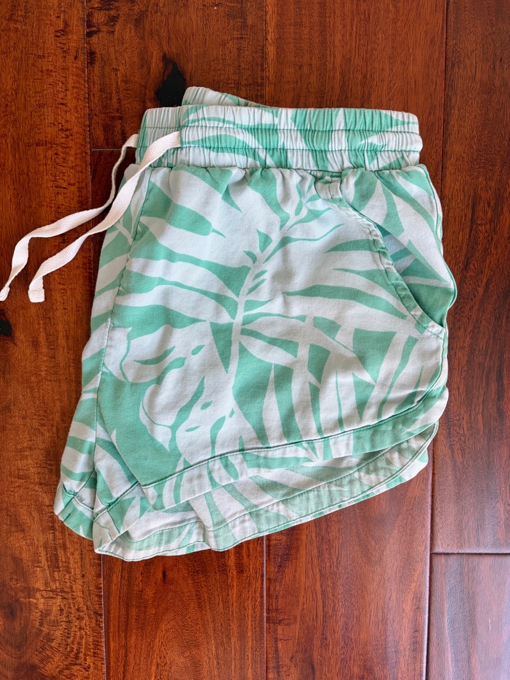 🌿 Billabong | Women’s | Road Trippin Elastic Waist Shorts | M